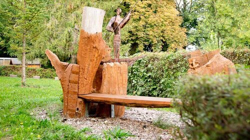 Bank der Wohngruppe, die zum Heilpädagogischen Zentrum Schlatkow gehört